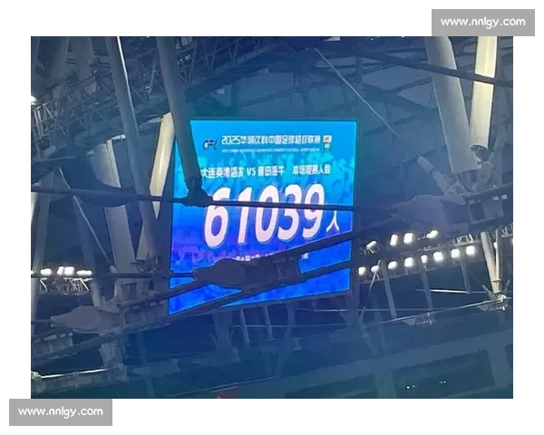 阎相闯退役夜点燃梭鱼湾！大连英博 2-0 青岛海牛，全场共唱莎啦啦送别传奇